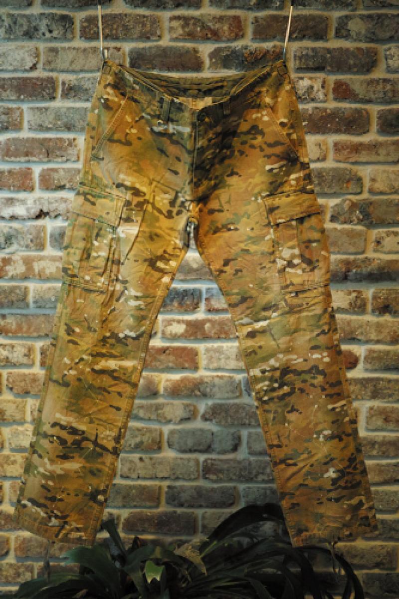 SOPHNET. CAMOUFLAGE HERRINGBONE PAINTED FIELD PANT !!