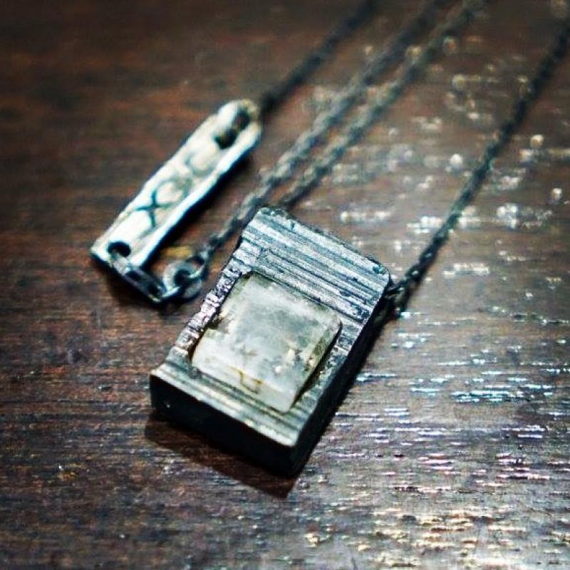 [GASPARD HEX] CRYSTAL PENDANT