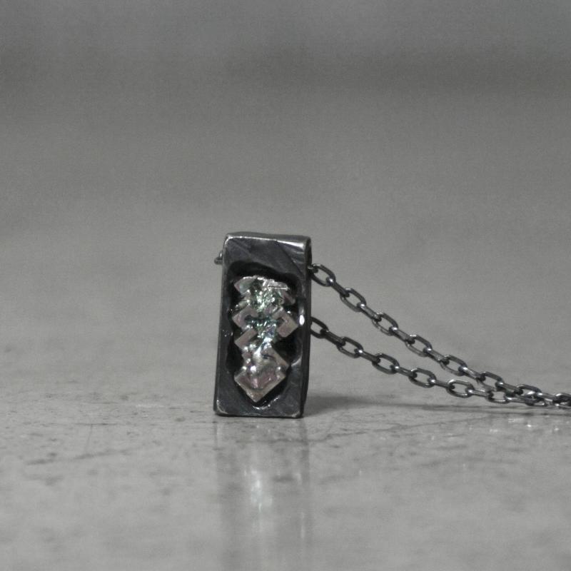 [GASPARD HEX] BISMUTH PENDANT 52cm CHAIN