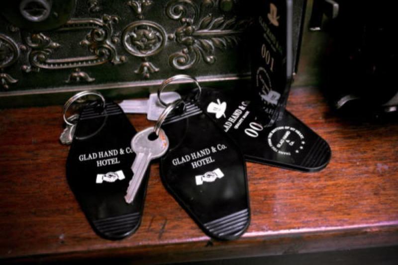 GLAD HAND(åɥϥ)GH HOTEL-KEY FOB