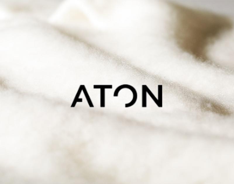 ATON / ƥ "STONE CASHMERE TURTLENECK SWEATER" 