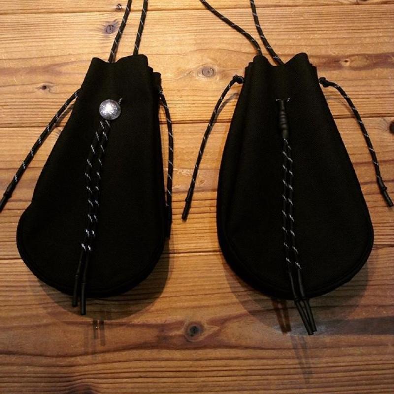 ȲŹdrawstring bag.