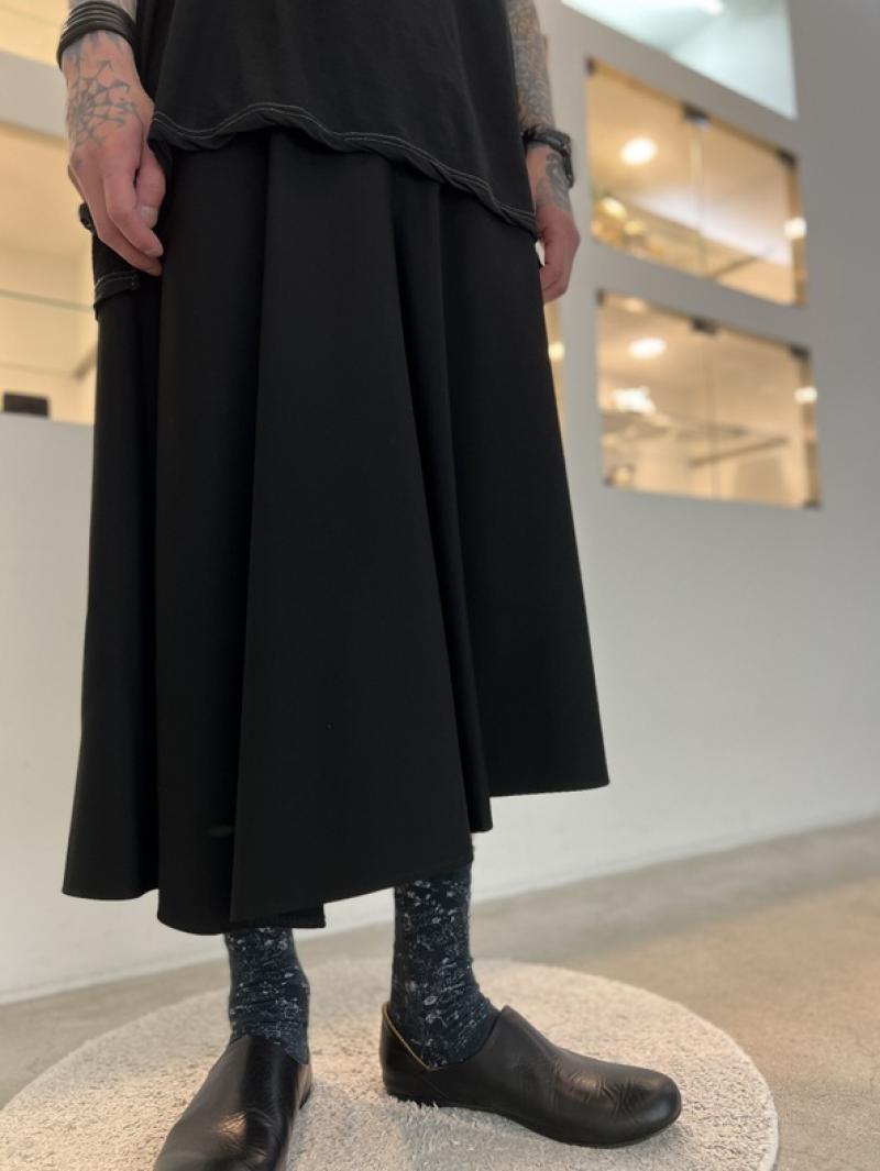 LAD MUSICIAN / WOOL GABARDINE ASYMMETRY PANTS 