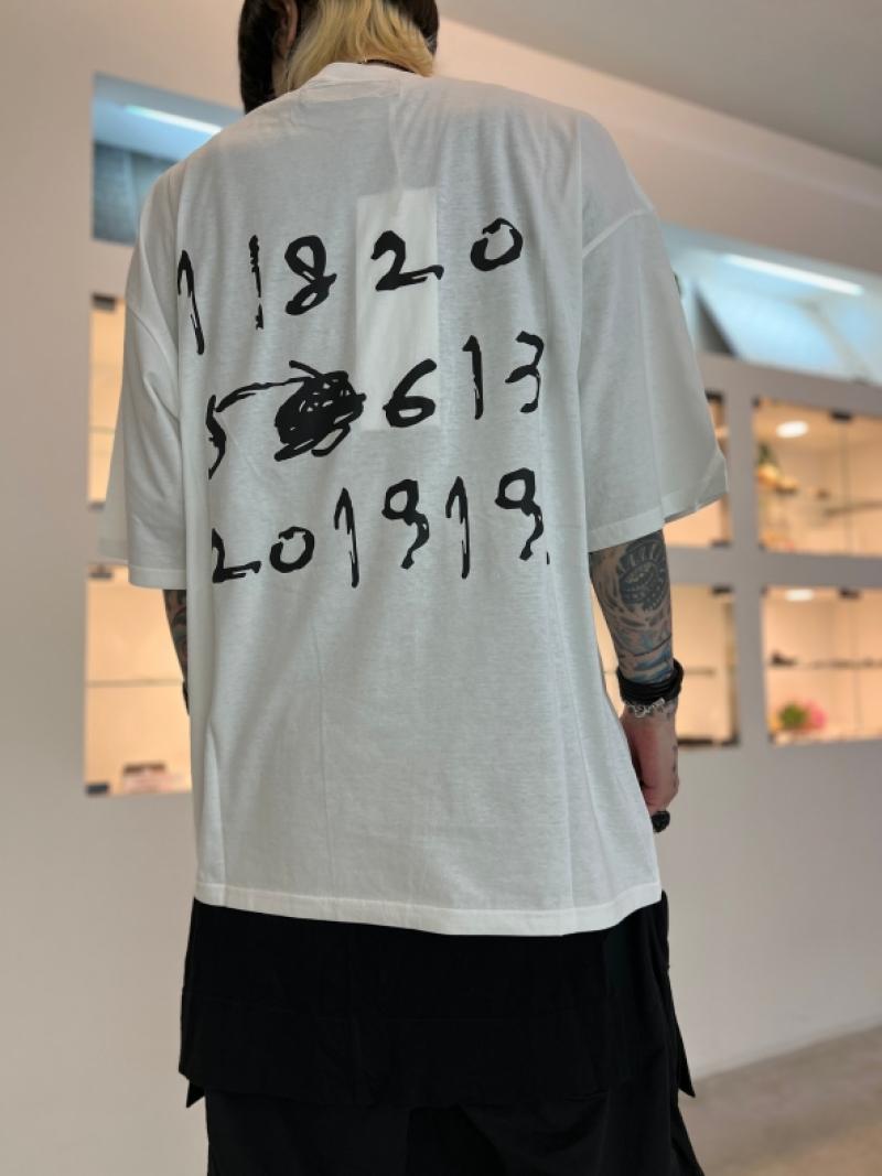 A.F ARTEFACT / Numbering Print Over Sized T-Shirts 