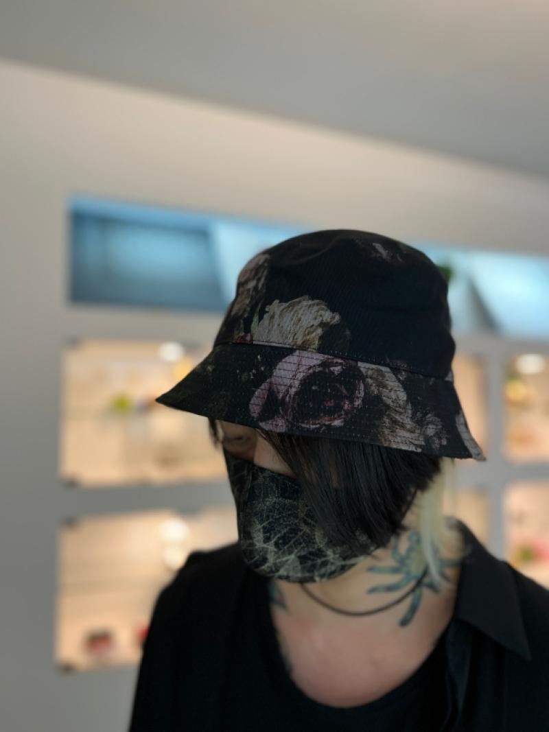 LAD MUSICIAN / PAINT FLOWER BUCKET HAT 