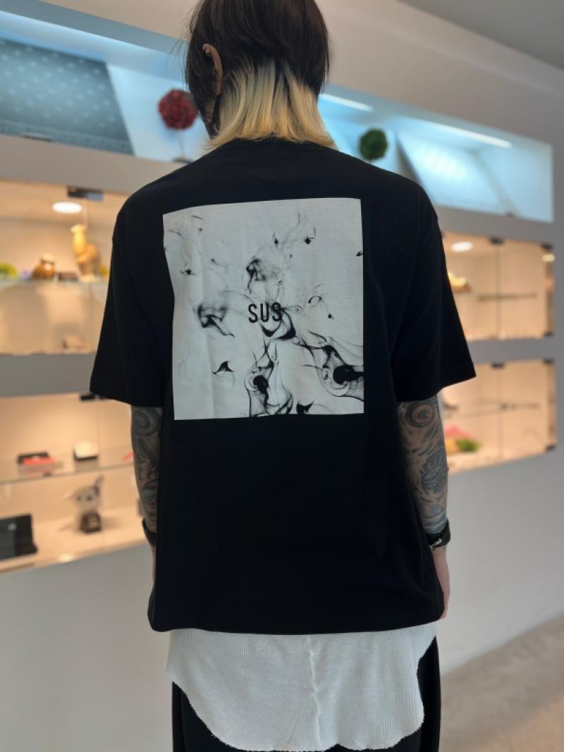 SUS by SUSPEREAL / smoke pocket tee 