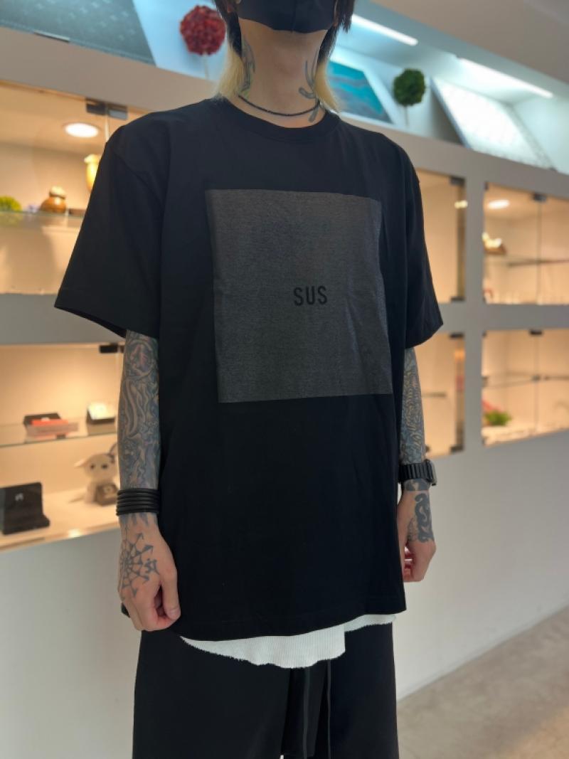 SUS by SUSPEREAL / SUS BOX TEE  