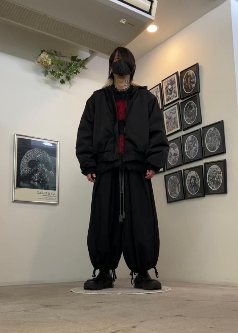 LAD MUSICIANのフーデッドMA-1にprasthanaの袴ビッグバルーンパンツ